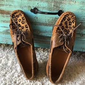 Arias leopard slip ons